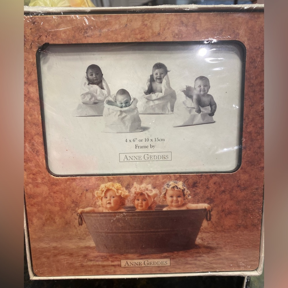 NWT BRAND NEW TWO ANNE GEDDES 4X6 picture frames - Picture 2 of 5